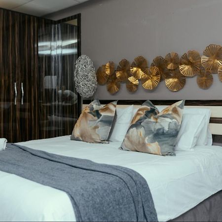 Monte La Vie Hotel Sandton Buitenkant foto